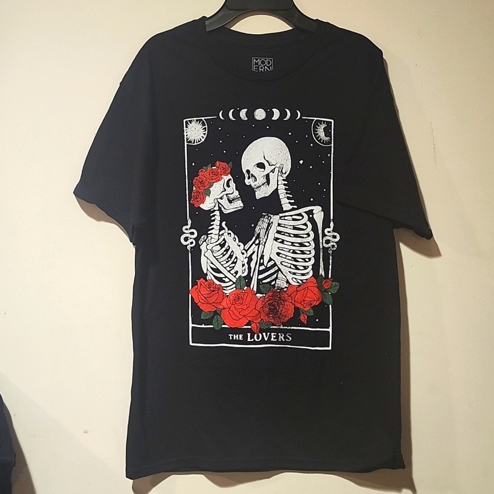 Modern lux graphic tee The L ♥️ vers